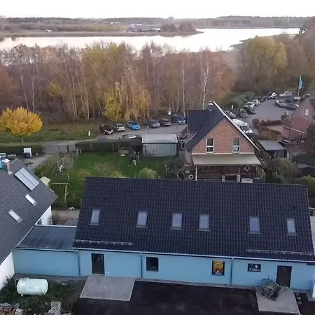 Dat-fischerhuus-die-seemannskoje-zwischen-bodden-und-ostsee-direkt-am-hafen *